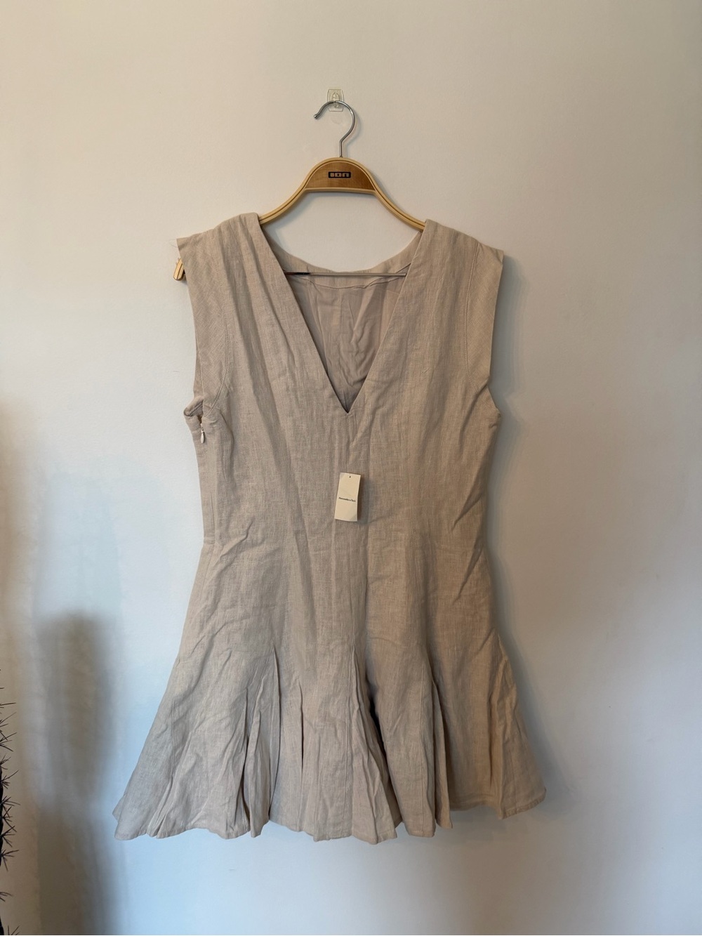 Abercrombie & Fitch Neutral Beige V-Neck Sleeveless Mini Dress - Picture 2 of 6